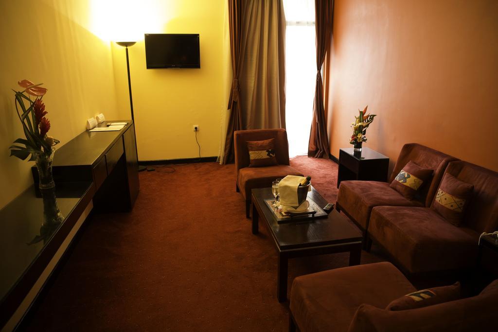 Heden Golf Hotel Abidjan Esterno foto